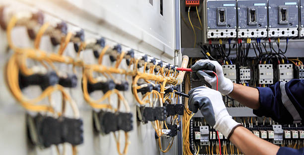 Professional Electrician technician working in Maypearl, TX